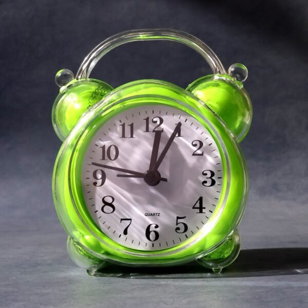 Quartz Analog Alarm Clock – Loud Alarm & Compact Design