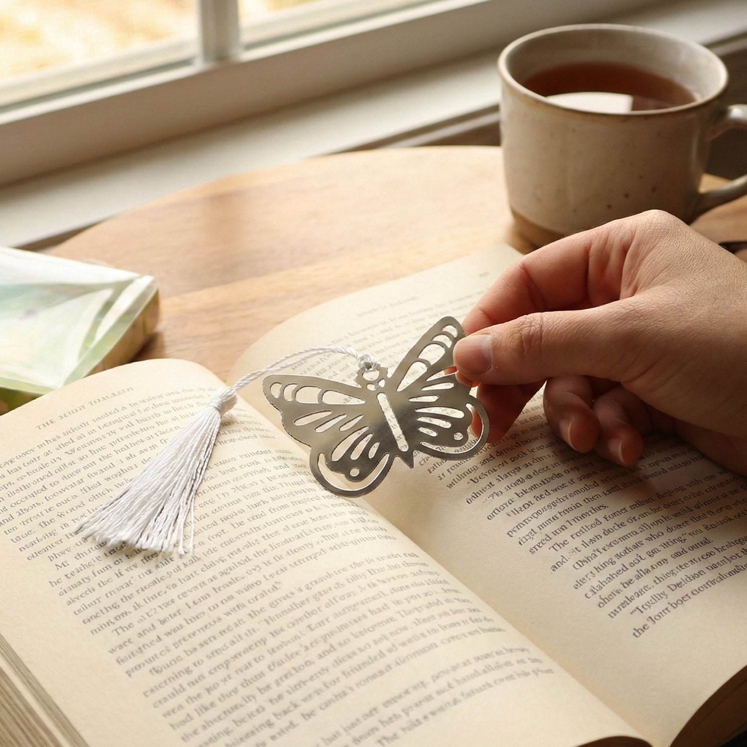 Butterfly Design Metal Bookmark – Elegant Reading Accessory