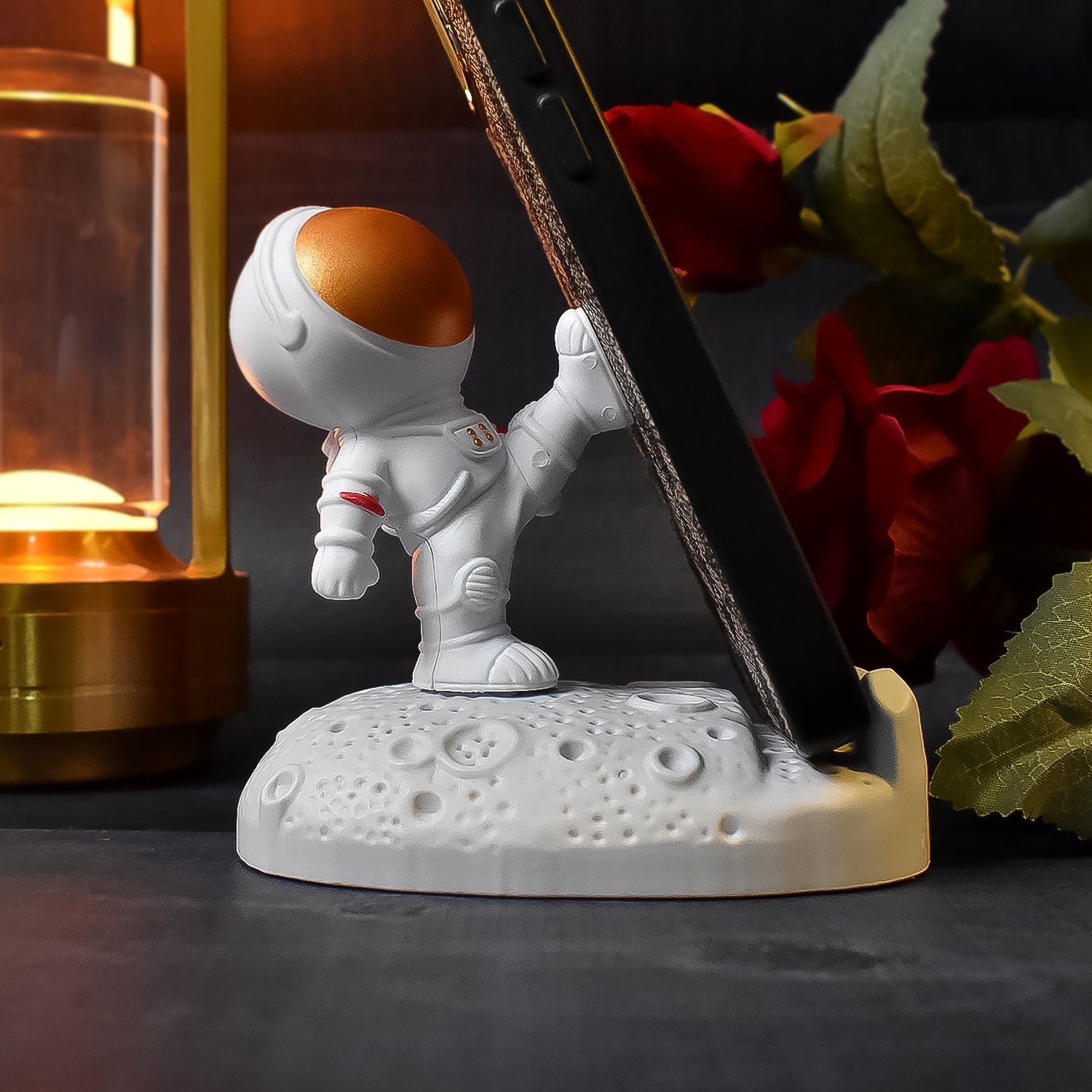 Astronaut Phone Holder – 3D Spaceman Design, Resin | PHOBIA