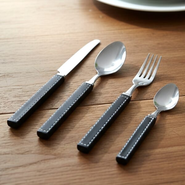 02_6ab29ac2-f5a9-4836-aba3-2b8f0e77cc5b Stainless Steel Cutlery Set – 24-Piece with Plastic Handles & Tray