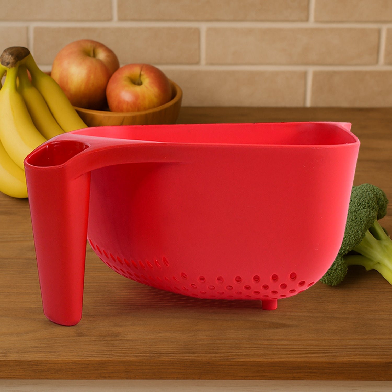 Plastic Strainer Bowl – Ergonomic Handle & Quick Drainage