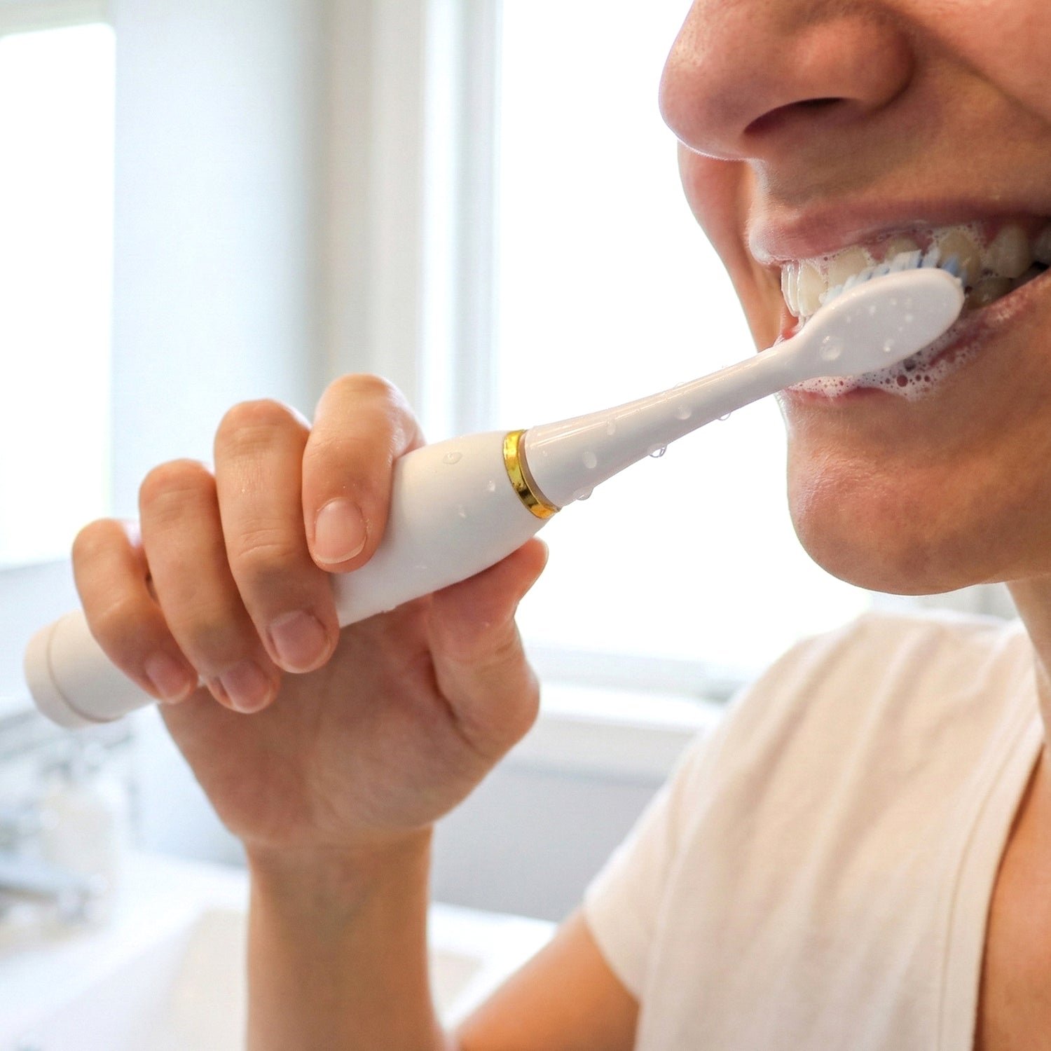 Electric Toothbrush – Rechargeable with 3 Extra Replacement Heads
