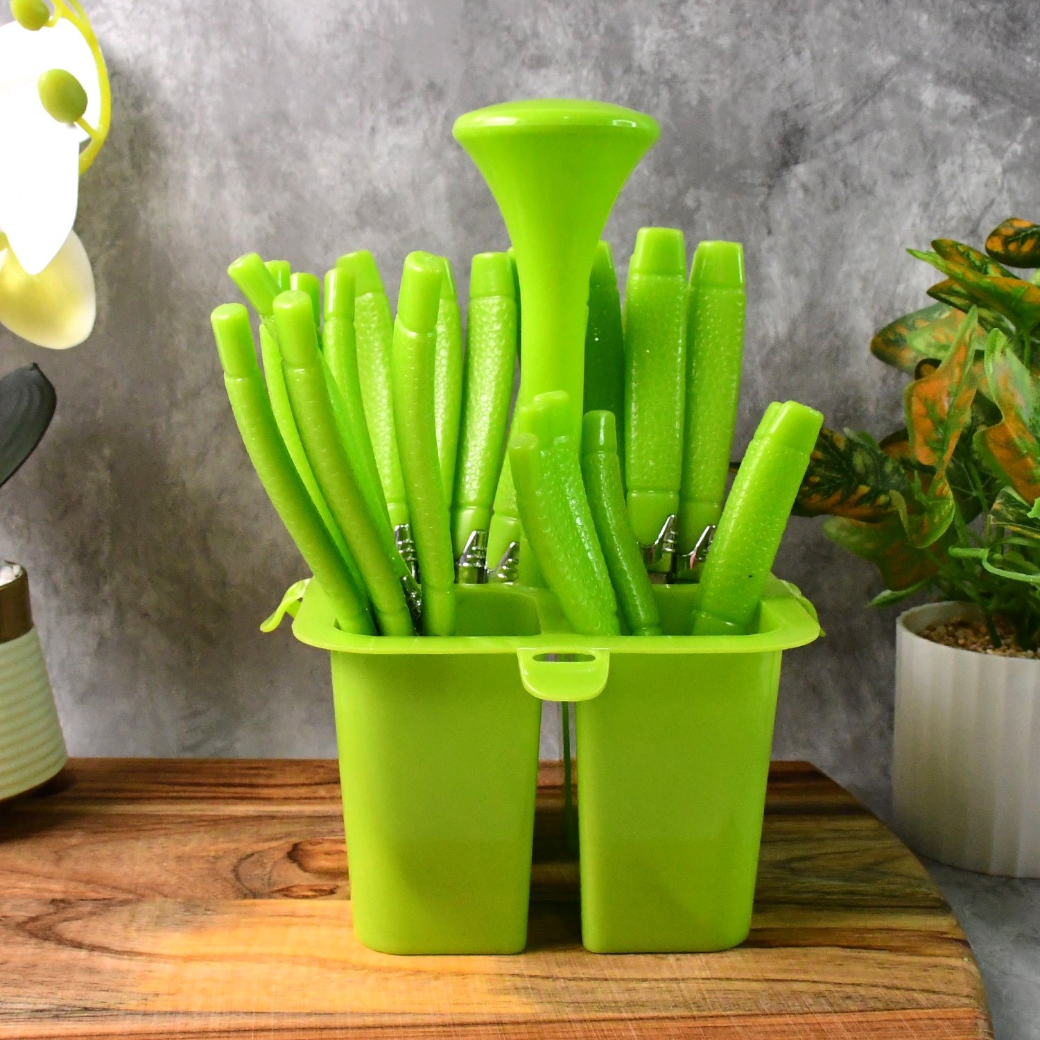 02_cutlery-set Stainless Steel Cutlery Set – Elegant 24-Piece with Holder