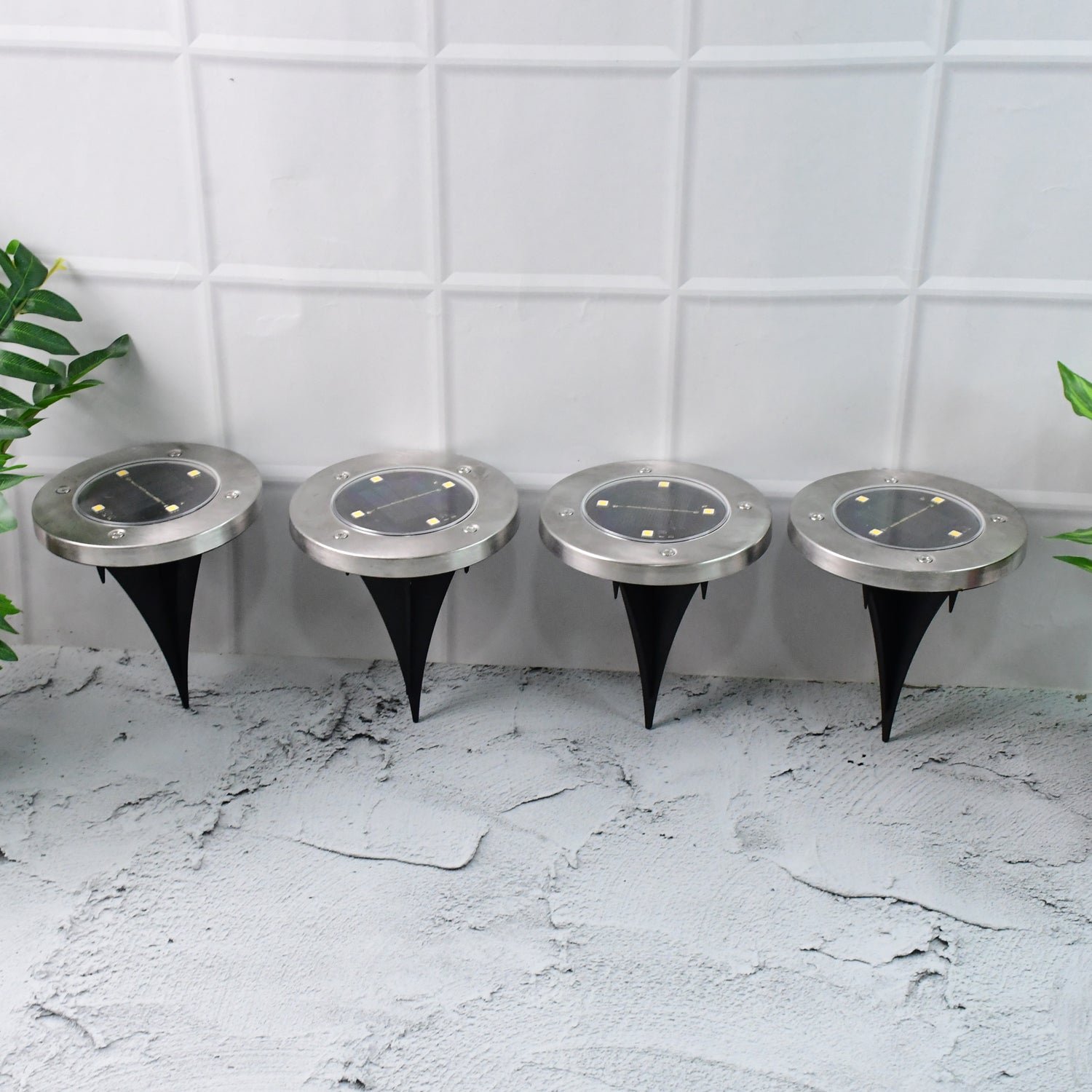 Solar Powered LED Garden Lights – Eco-Friendly Outdoor Pathway Lighting