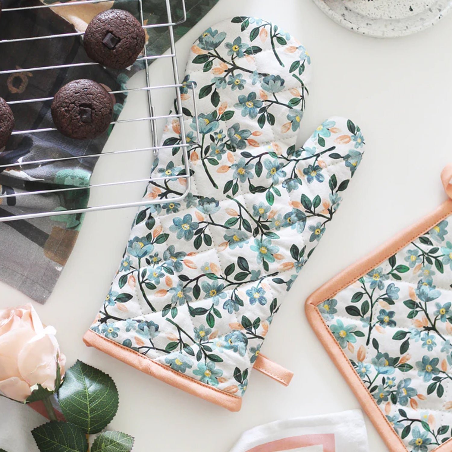 Cotton Oven Mitt – Heat Resistant & Stylish | Bake & Dwell
