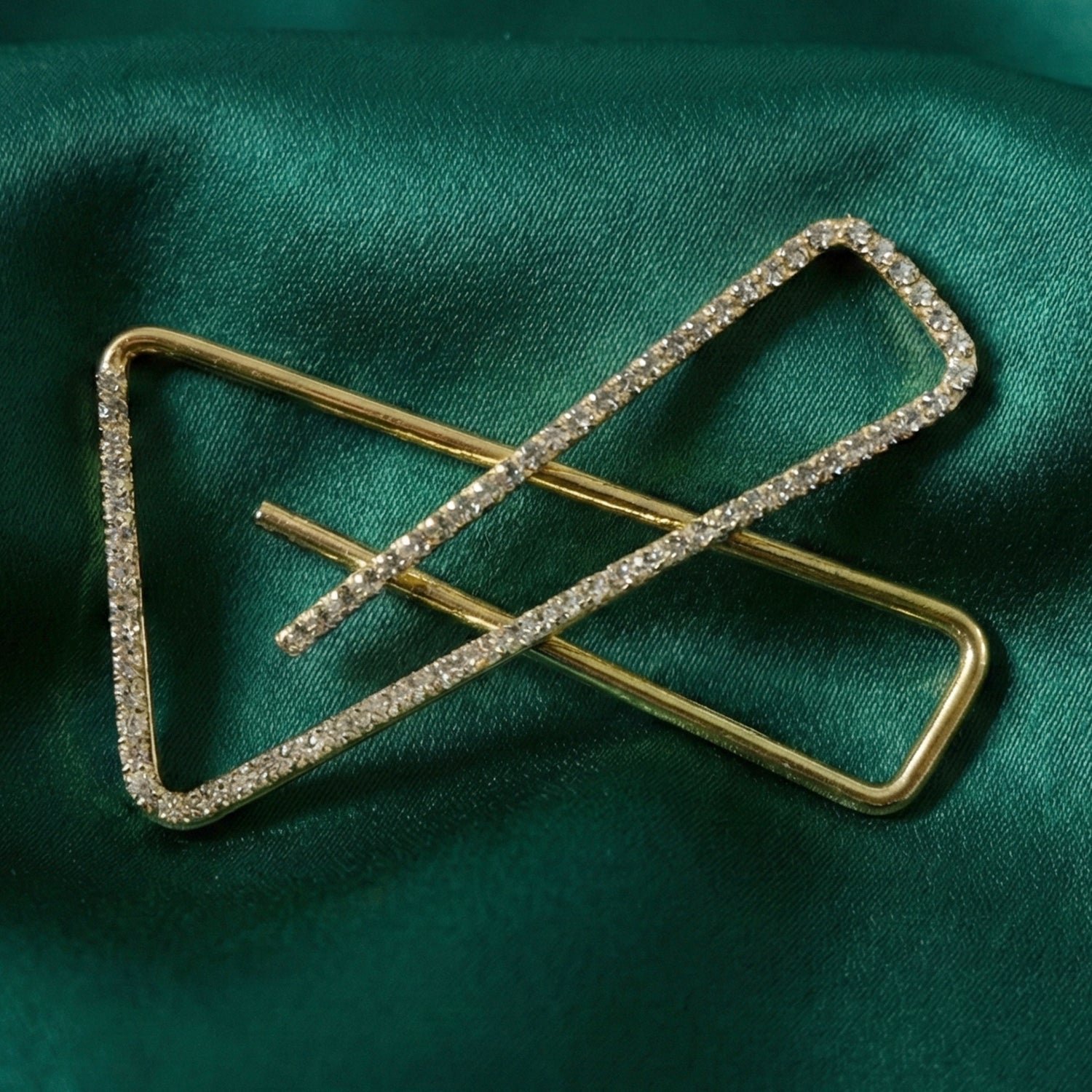 Golden Crystal Triangle Saree Safety Pin – Elegant Fabric Brooch