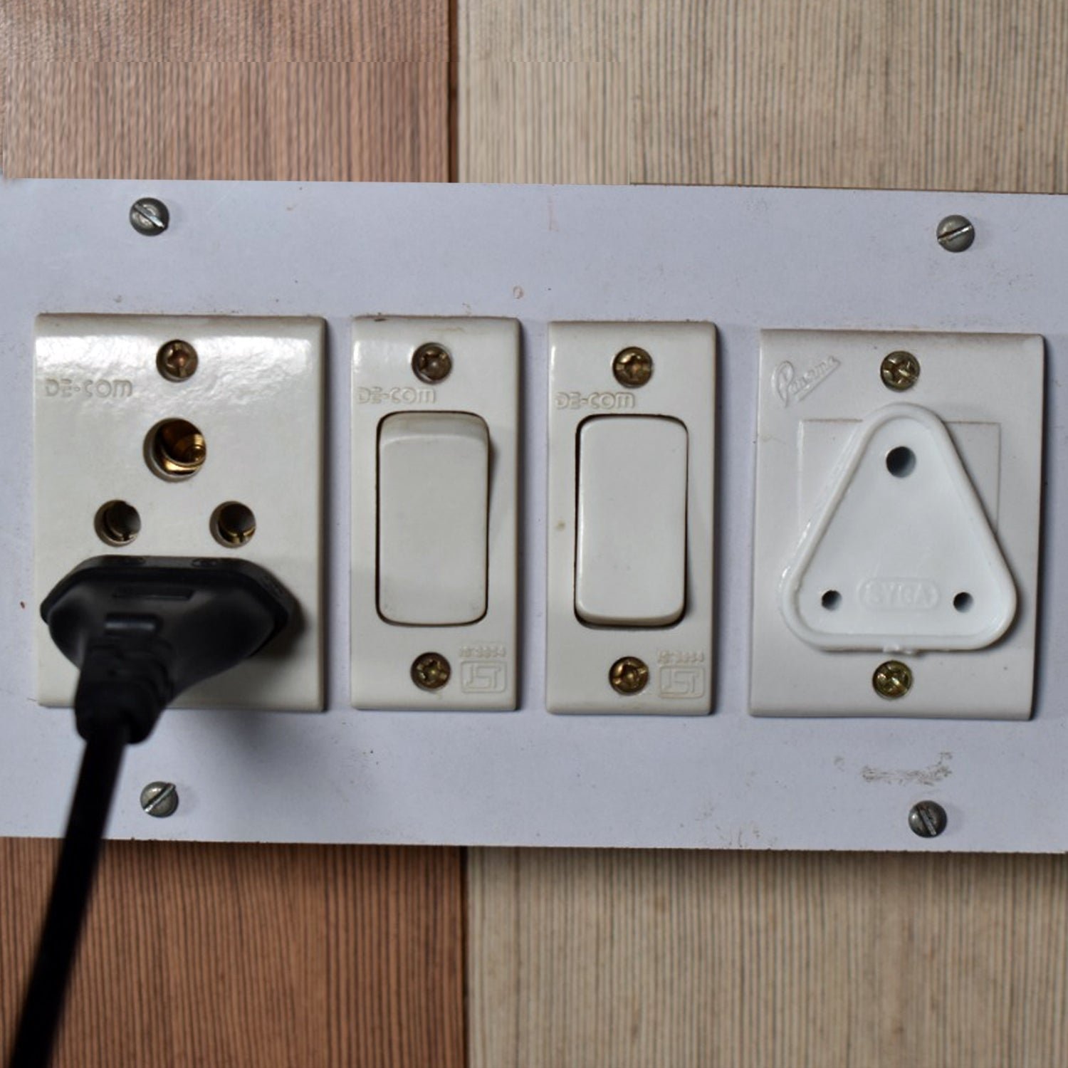 Baby Socket Covers – 100-Pc Child Safety Outlet Plugs | Velvet Wheels
