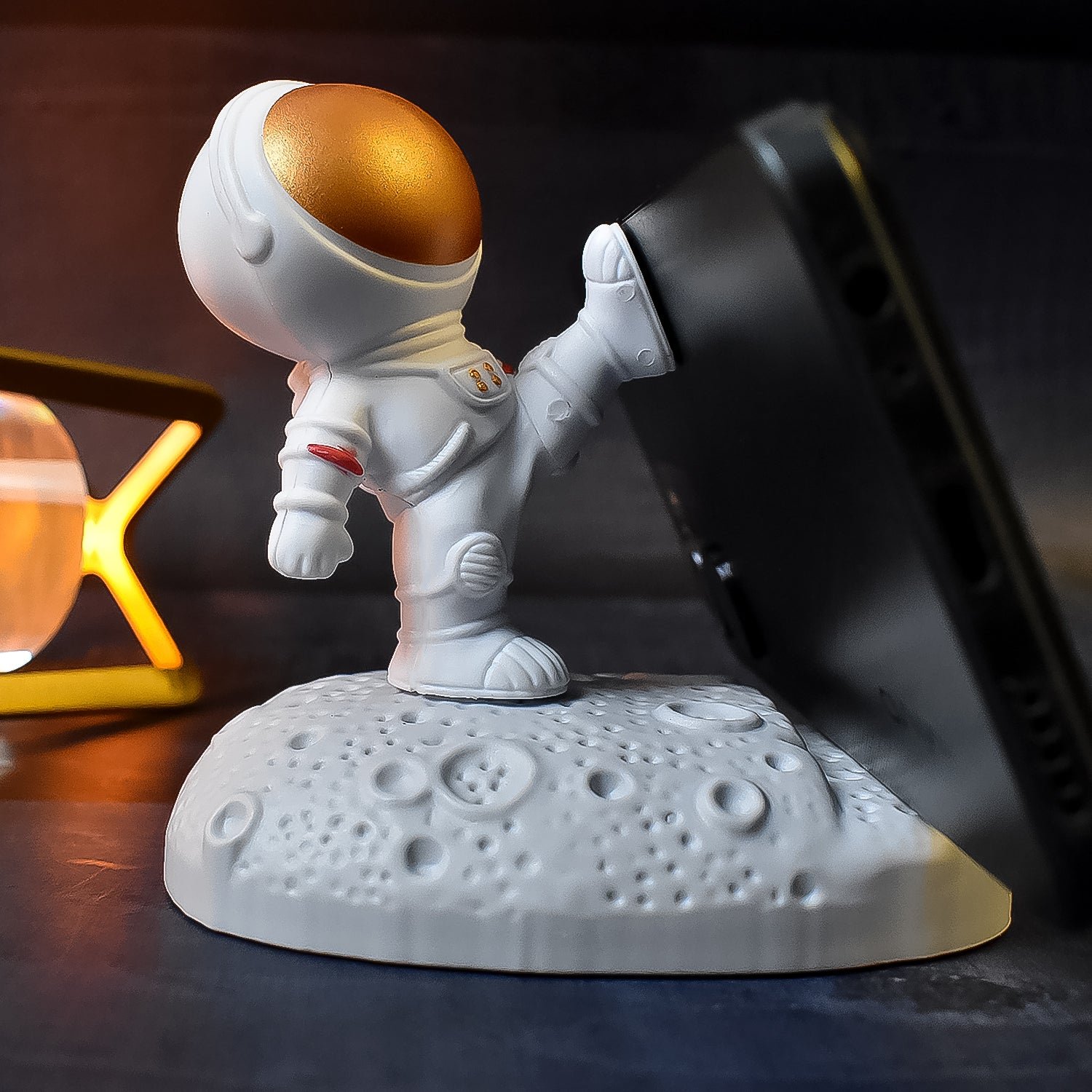 Astronaut Phone Holder – 3D Spaceman Design, Resin | PHOBIA