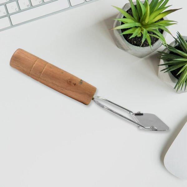 Wooden Handle Vegetable Peeler – Ergonomic & Durable Design