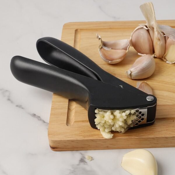 Garlic Press – Effortless Manual Garlic Crushing Tool