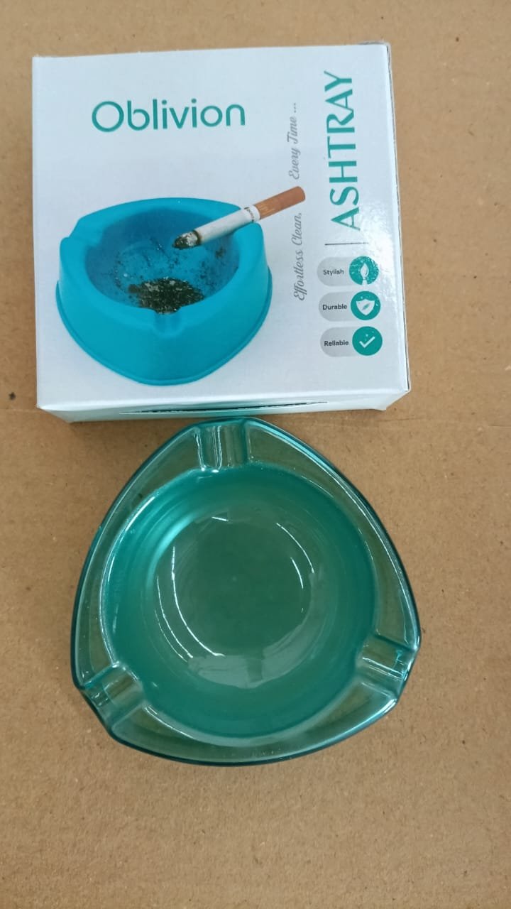 Transparent Plastic Ashtray – Heavy-Duty with Triple Rest Slots