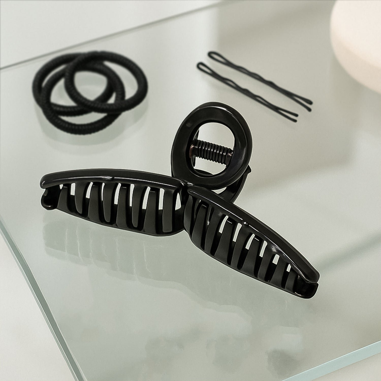 Hair Claw Clips – Strong Non-Slip Hold for All-Day Styling