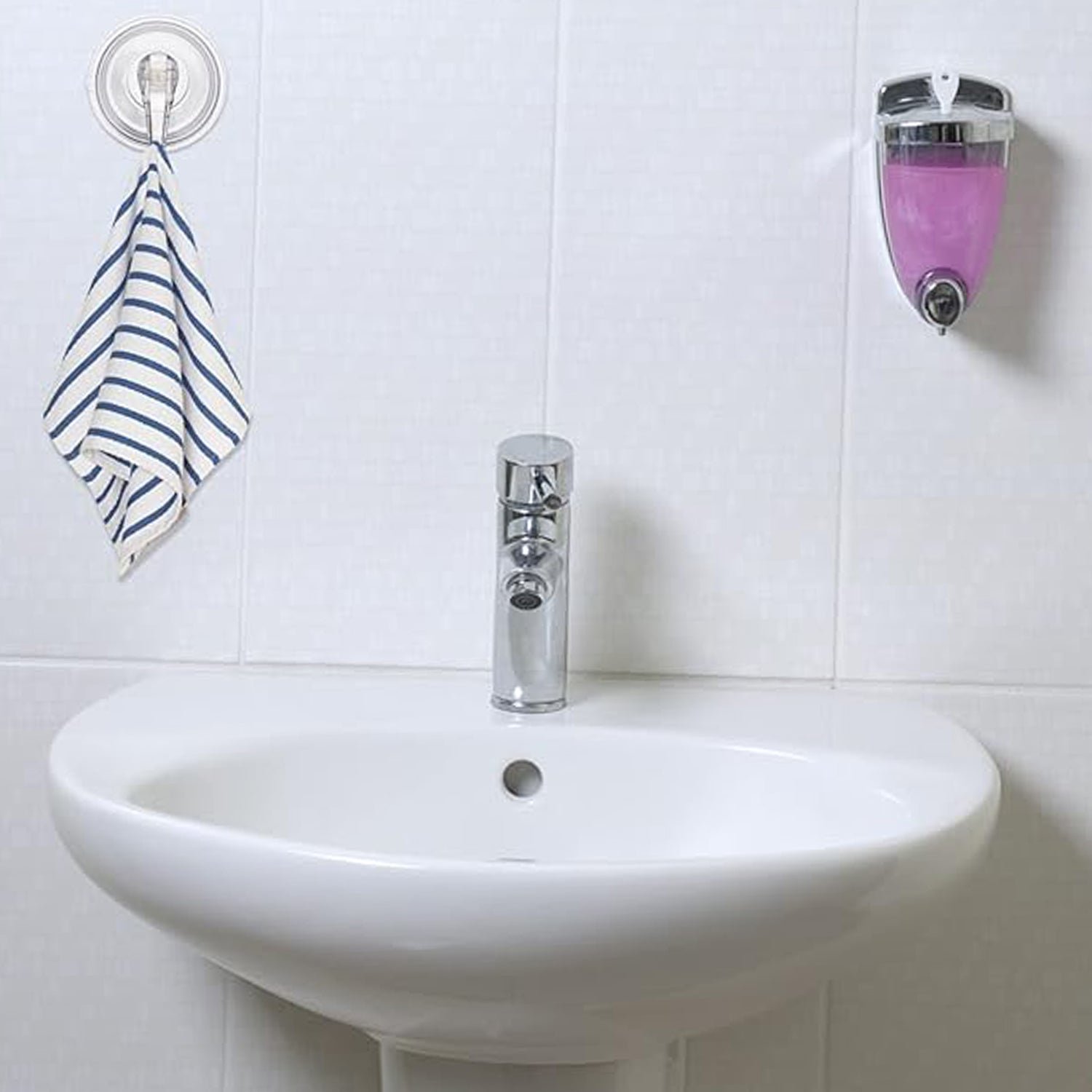 04_4d61708b-dcac-4294-92b9-cfc31b52631d Plastic Suction Cup Hook – Heavy Duty Clear Hold (1 Pc)