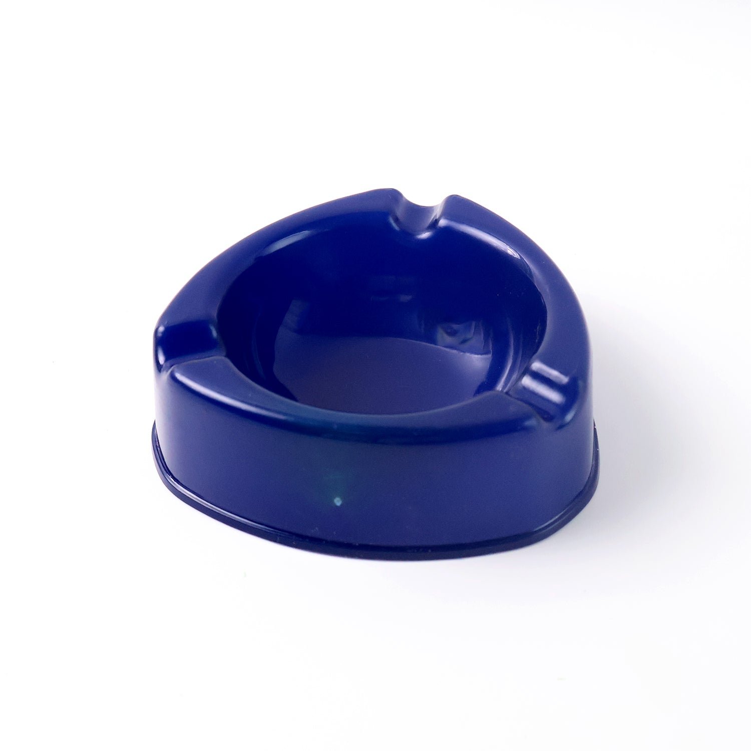 Dark Blue Plastic Ashtray – Durable Smokeless 3-Slot Design