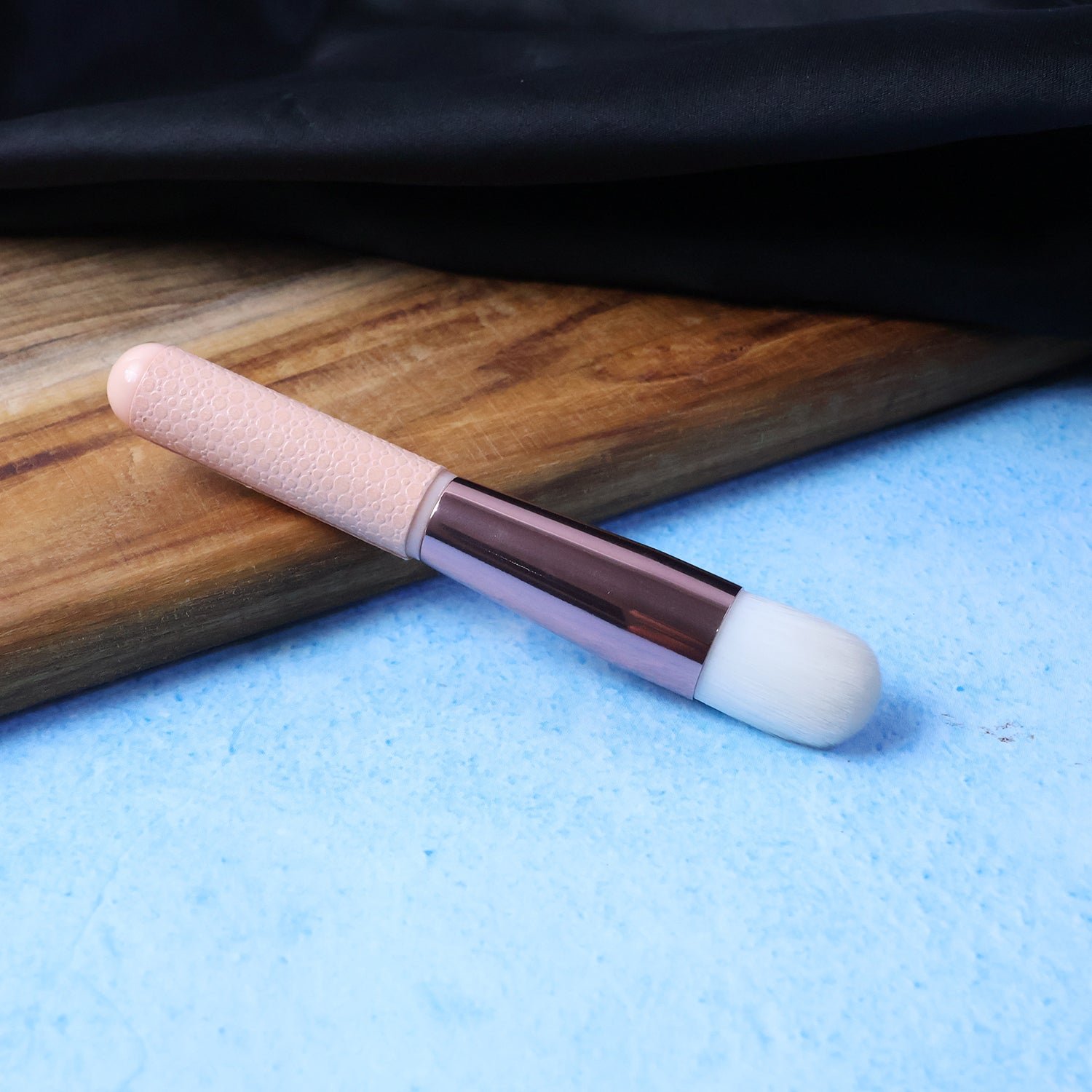 Soft Makeup Brush for Flawless Face Blending – Gentle & Precise