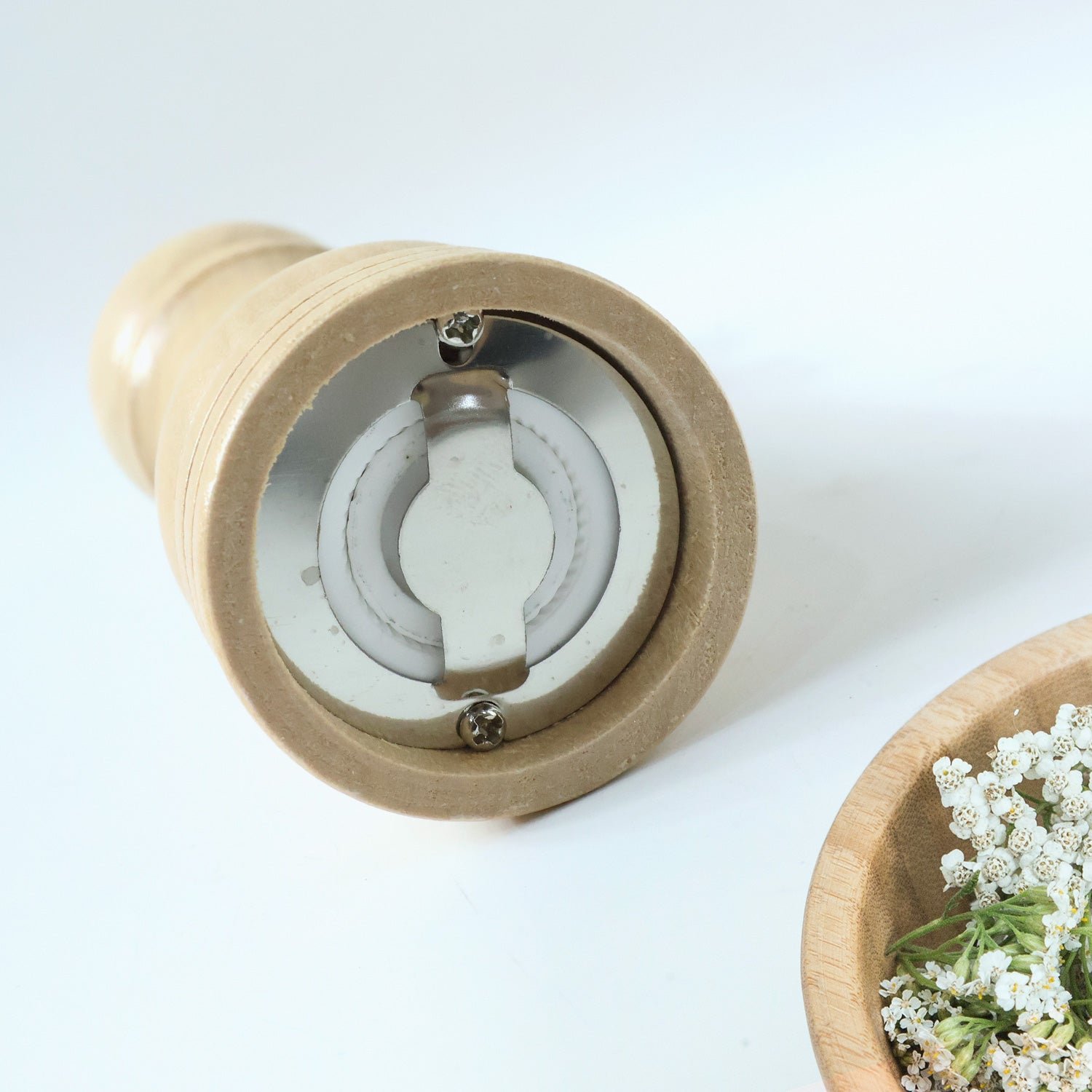 Wooden Manual Pepper Grinder – Adjustable Coarseness for Fresh Spice