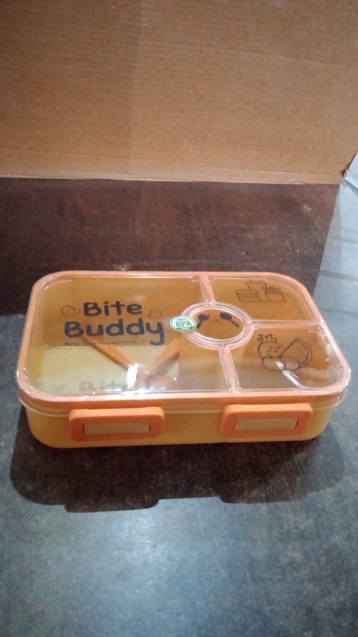 4-Compartment Leak-Resistant Lunch Box – BPA-Free with Cutlery