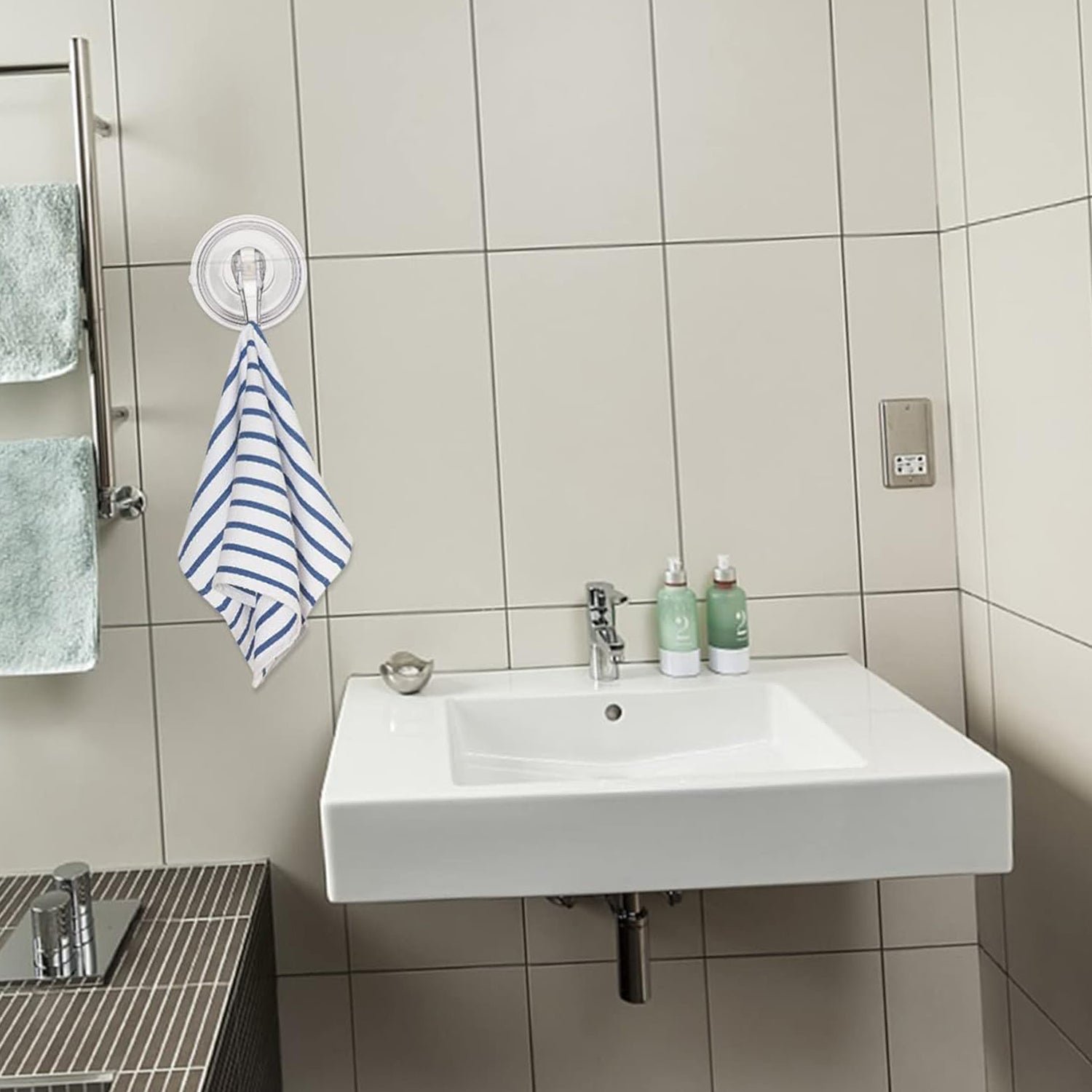 05_d67863dc-7738-469b-a81b-463fc7d319e7 Plastic Suction Cup Hook – Heavy Duty Clear Hold (1 Pc)