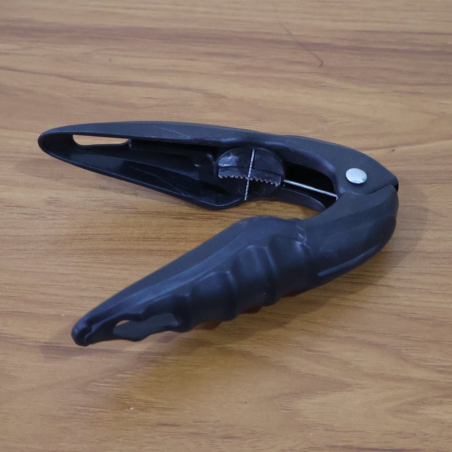 06_16942a8e-0c46-4bda-bee1-8f3ad840aca8 Nut & Seafood Cracker Tool – Heavy Duty Strong Grip