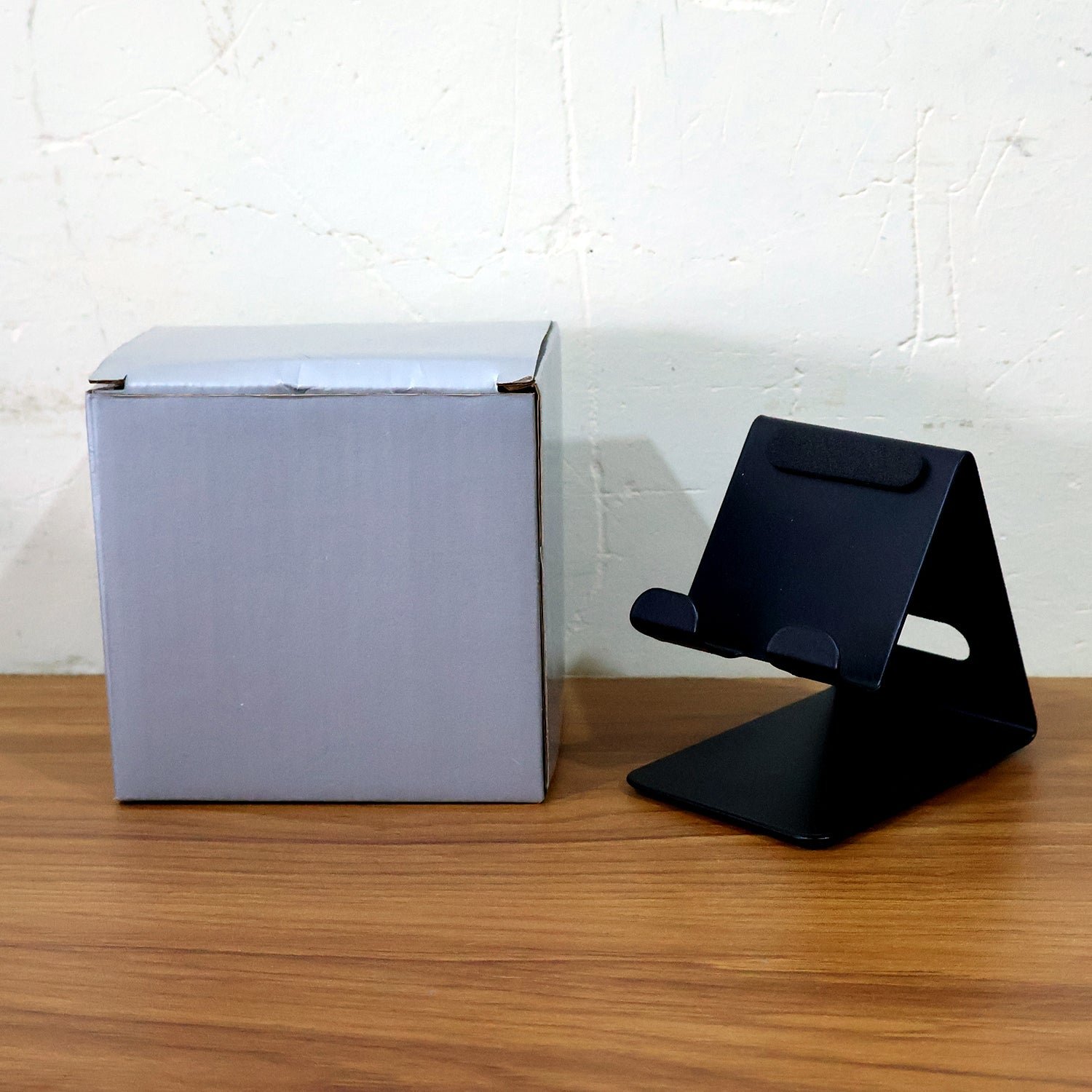 Universal Mobile & Tablet Stand Holder – Adjustable, Durable Metal