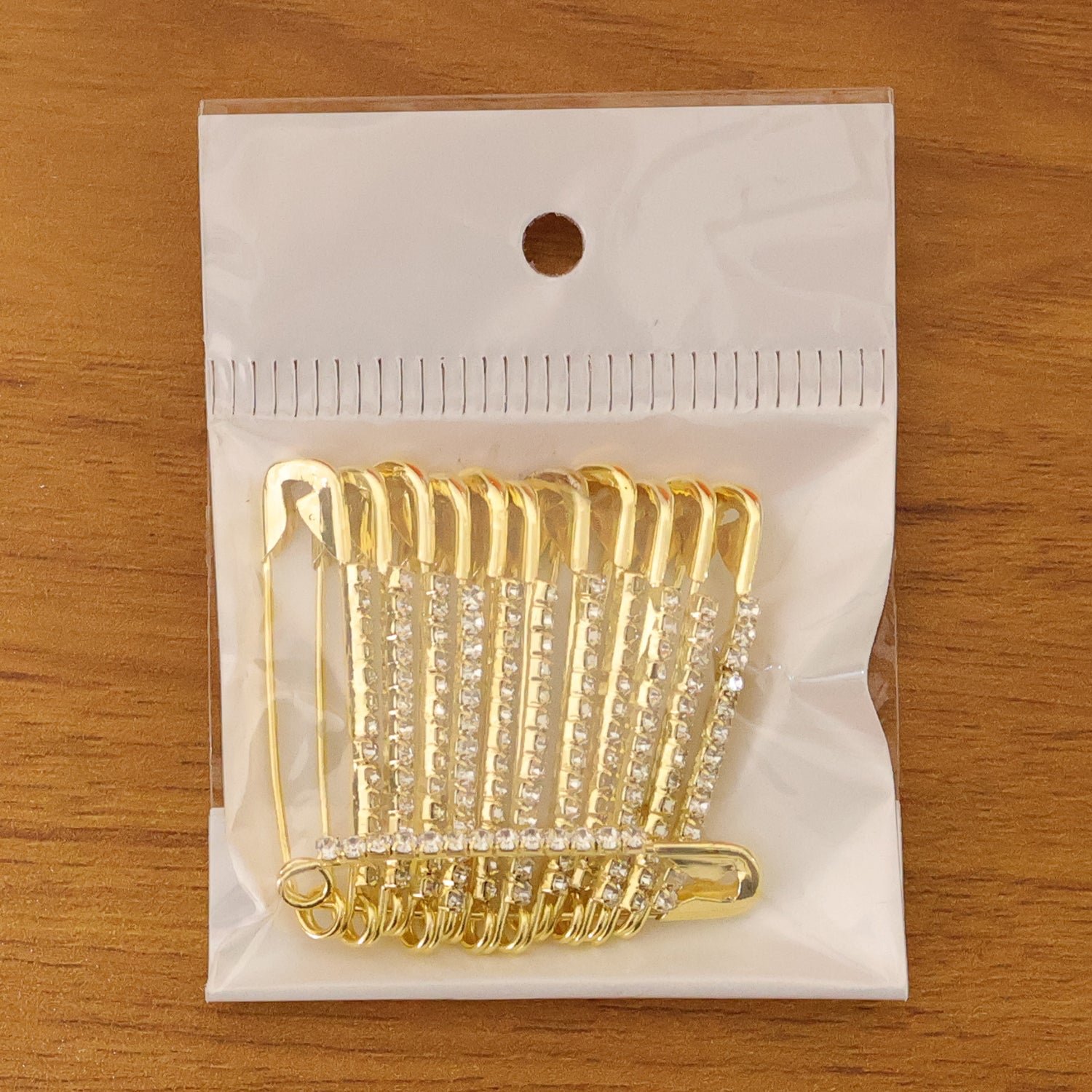 06_857d51e9-7a90-40c6-b8b1-bf031633dcfc Golden Safety Pin Brooch Set – Elegant Stone-Embedded Design