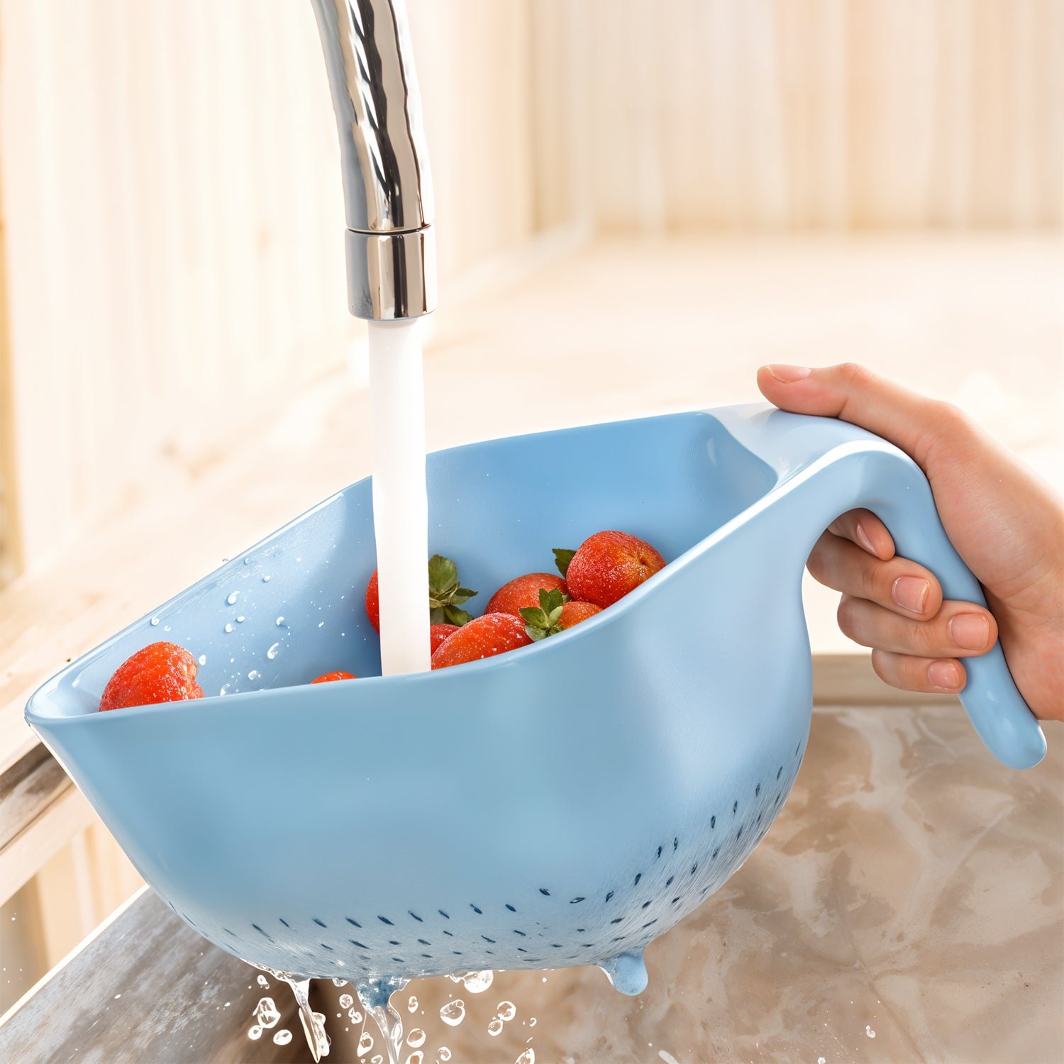 Plastic Strainer Bowl – Ergonomic Handle & Quick Drainage