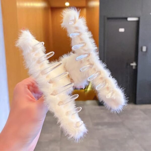 Plush Hair Claw Clip – Soft, Non-Slip & Stylish | Calm & Curl
