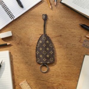 Designer-Style Keyholder – Secure Ring & Stylish Strap