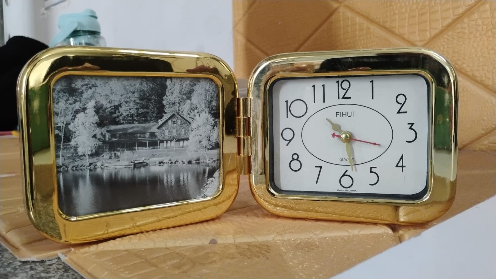 Foldable Desk Clock – Portable, Space-Saving Timepiece | VoltDesk