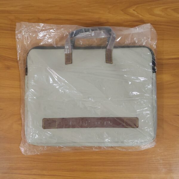 07_78e300e4-1c9e-4ef2-83b1-ea73fefcff15 Professional Business Carry Bag for Laptop & Documents – Sleek & Durable