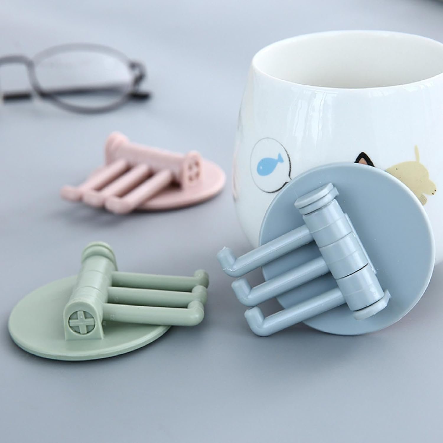 Punch-Free Sticky Hook – 3-Hook Rotating Organizer | GlimmerHome