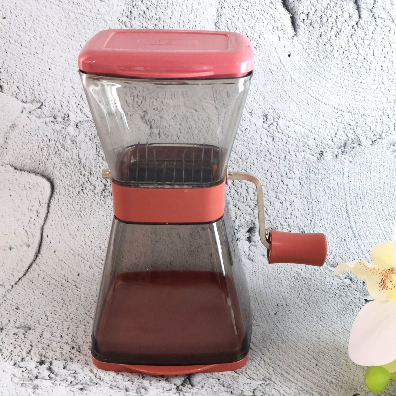 Manual Vegetable Cutter – Sharp Blades & Locking Lid