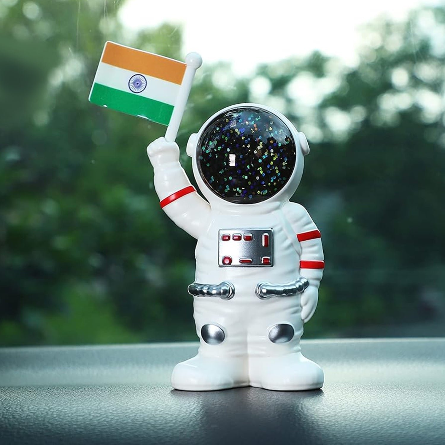 08_6b4c7402-fe36-42ed-919c-5dec770c73bc Solar Power Astronaut Ornament – Indian Flag Car Dashboard Décor