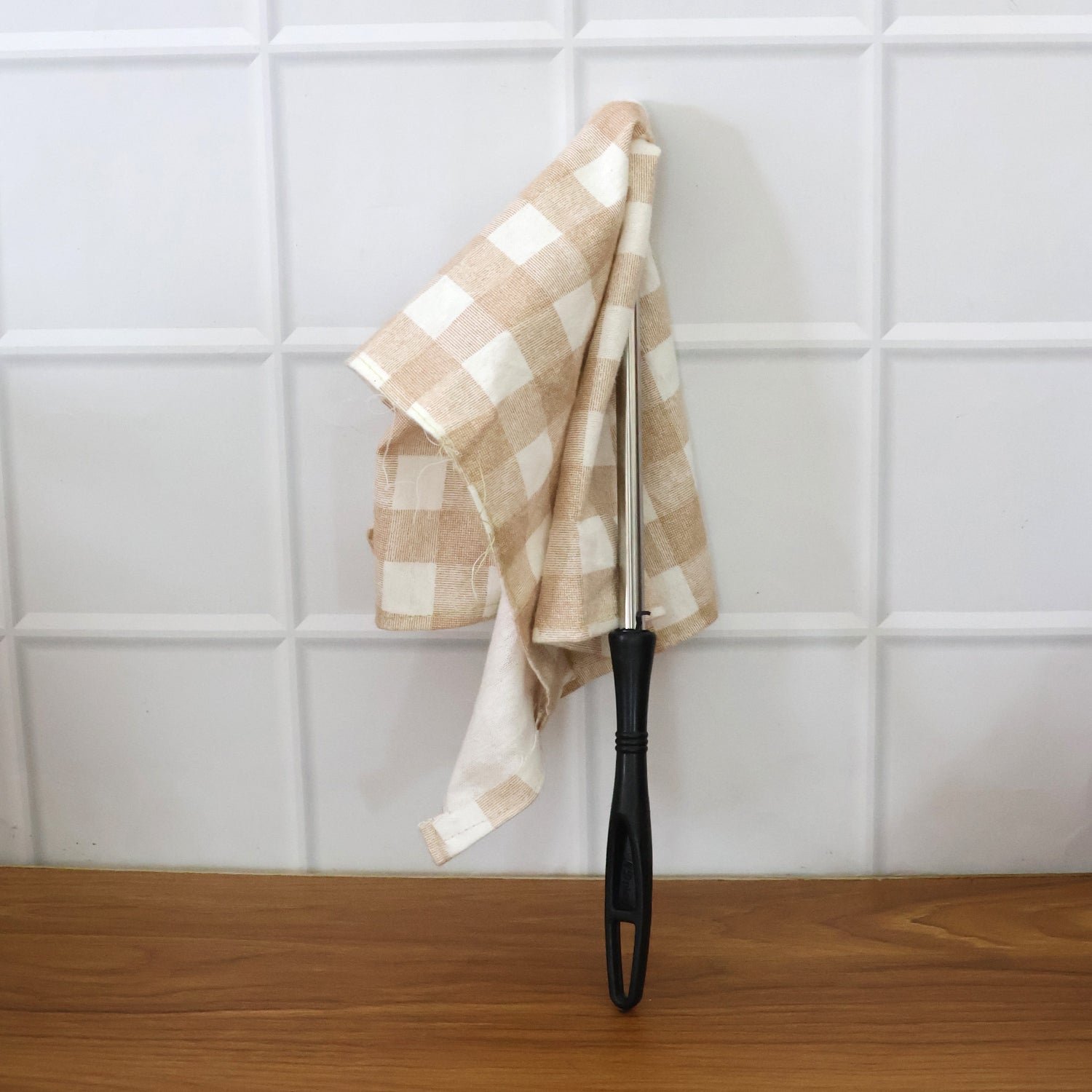 08_e0760c32-c78a-4d7f-b560-3a205b2c7730 Dusting Cloth with Handle – Soft Cotton, Durable Cleaning Tool