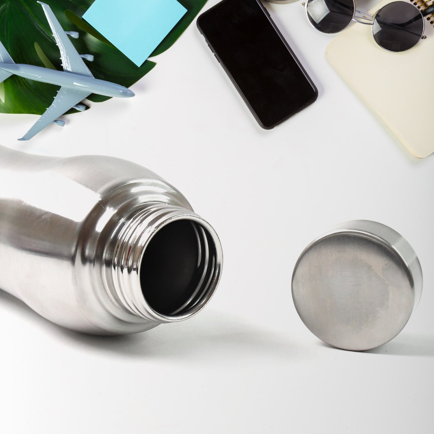 10_ff5bda82-985f-439d-b3f0-7a0a62cff781 Stainless Steel Vacuum Insulated Water Bottle – 1 Litre Leak-Proof