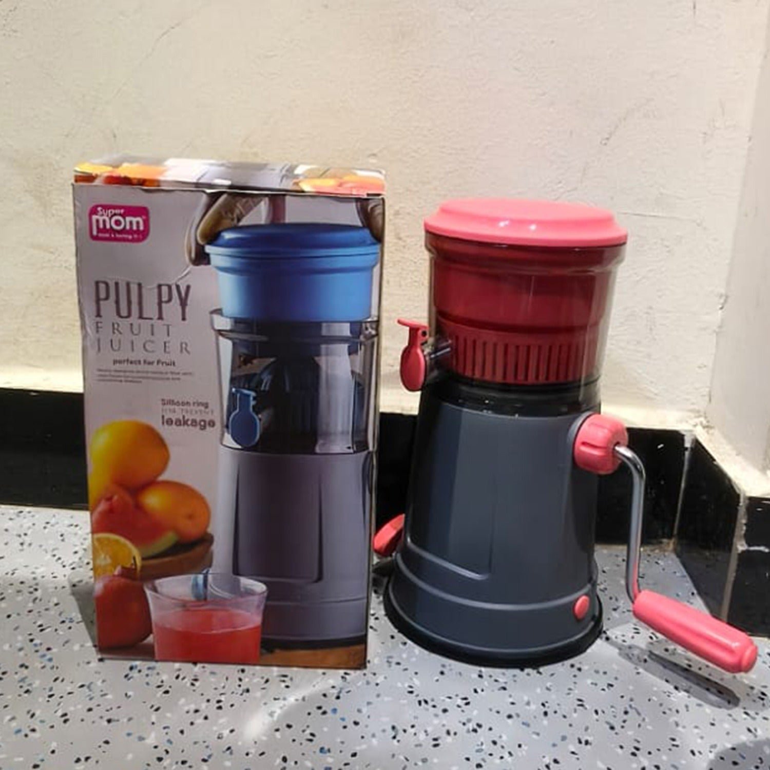 Fruit Juicer with Extra Long Handle & Silicone Ring – Easy Manual Juicing