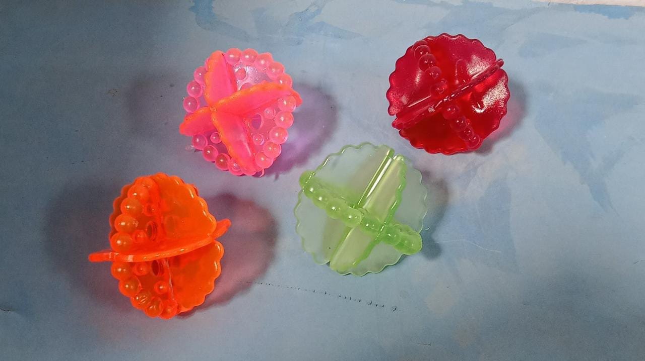 Detergent-Free Laundry Balls – 4 Pcs for Eco-Friendly Wash | Velvet Wipe