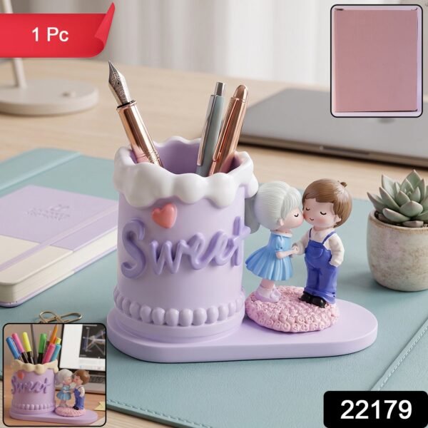 Cute Couple Pen Holder – Adorable Resin Desk Organizer & Showpiece