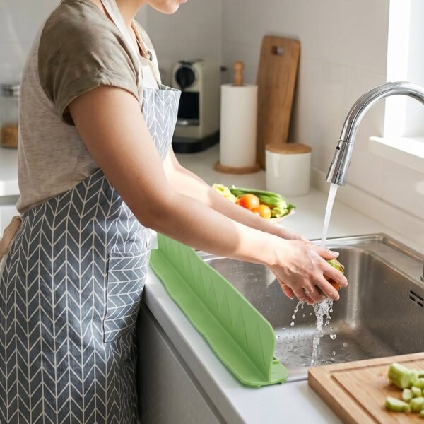 Kitchen Sink Splash Guard – Flexible Silicone Barrier for Countertop