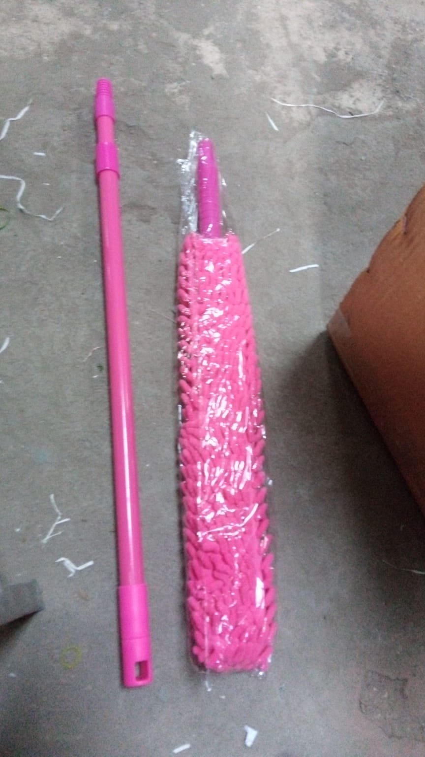 Microfiber Fan Duster – Flexible, Extendable for Easy Cleaning | Velvet Wipe