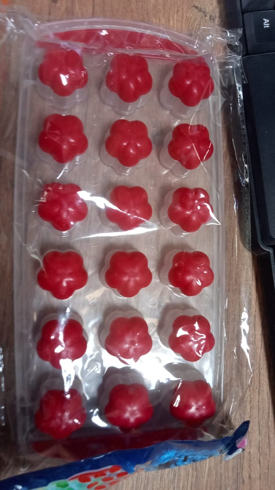 37a5e776-fb23-47c8-b0ef-c78db21381f3_27b9e38a-3d5c-4da2-97d7-43e09609cb5b Flower Ice Tray – 18-Cavity Silicone Mold, BPA-Free | Indo Glow