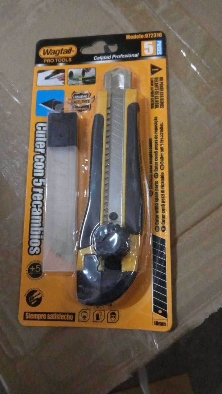 Cutter Knife Set – Heavy Duty Utility Knife with 4 Blades | Wagtail