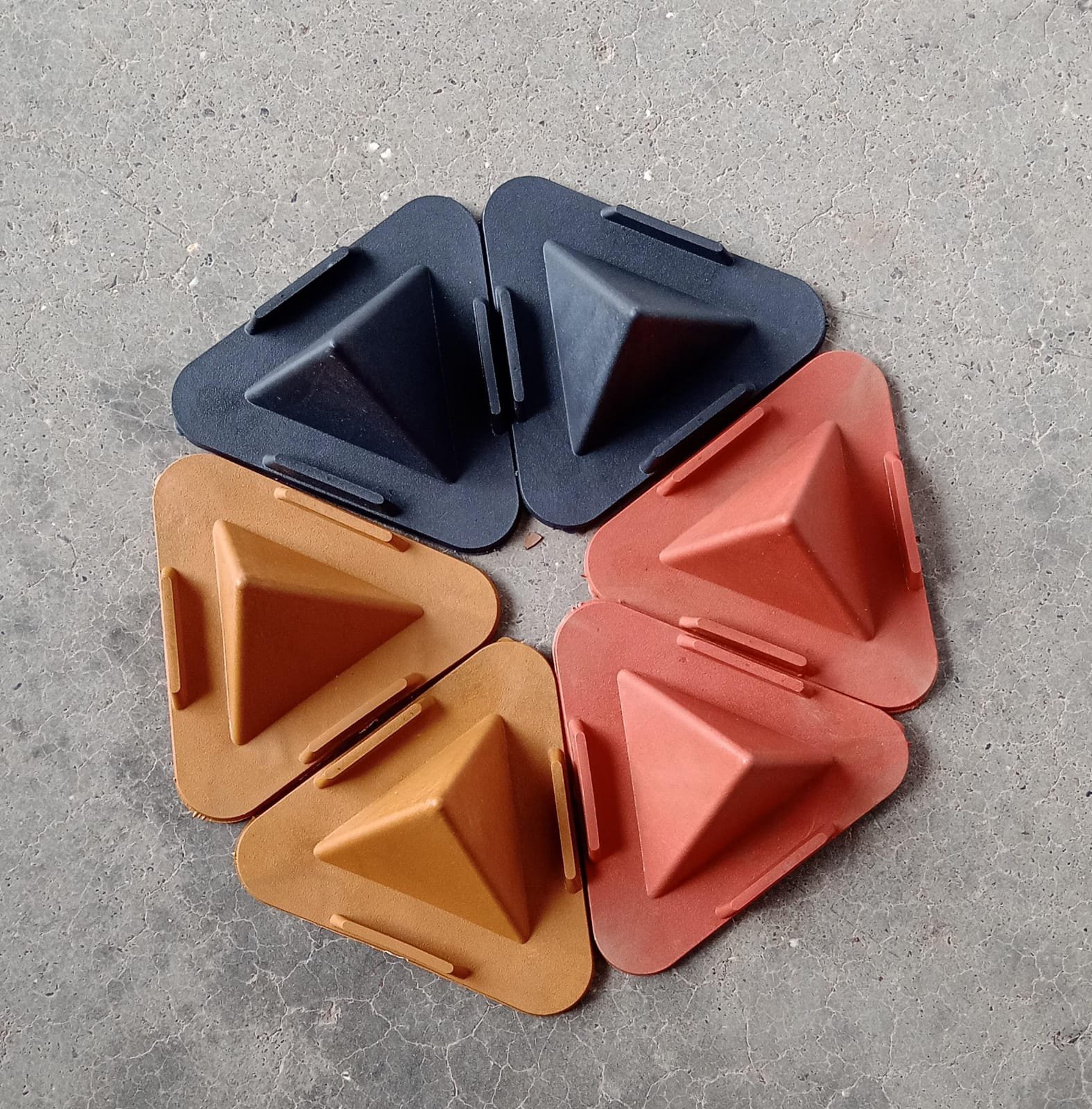 Pyramid Mobile Stand – Adjustable for Phones & Tablets | Gambit