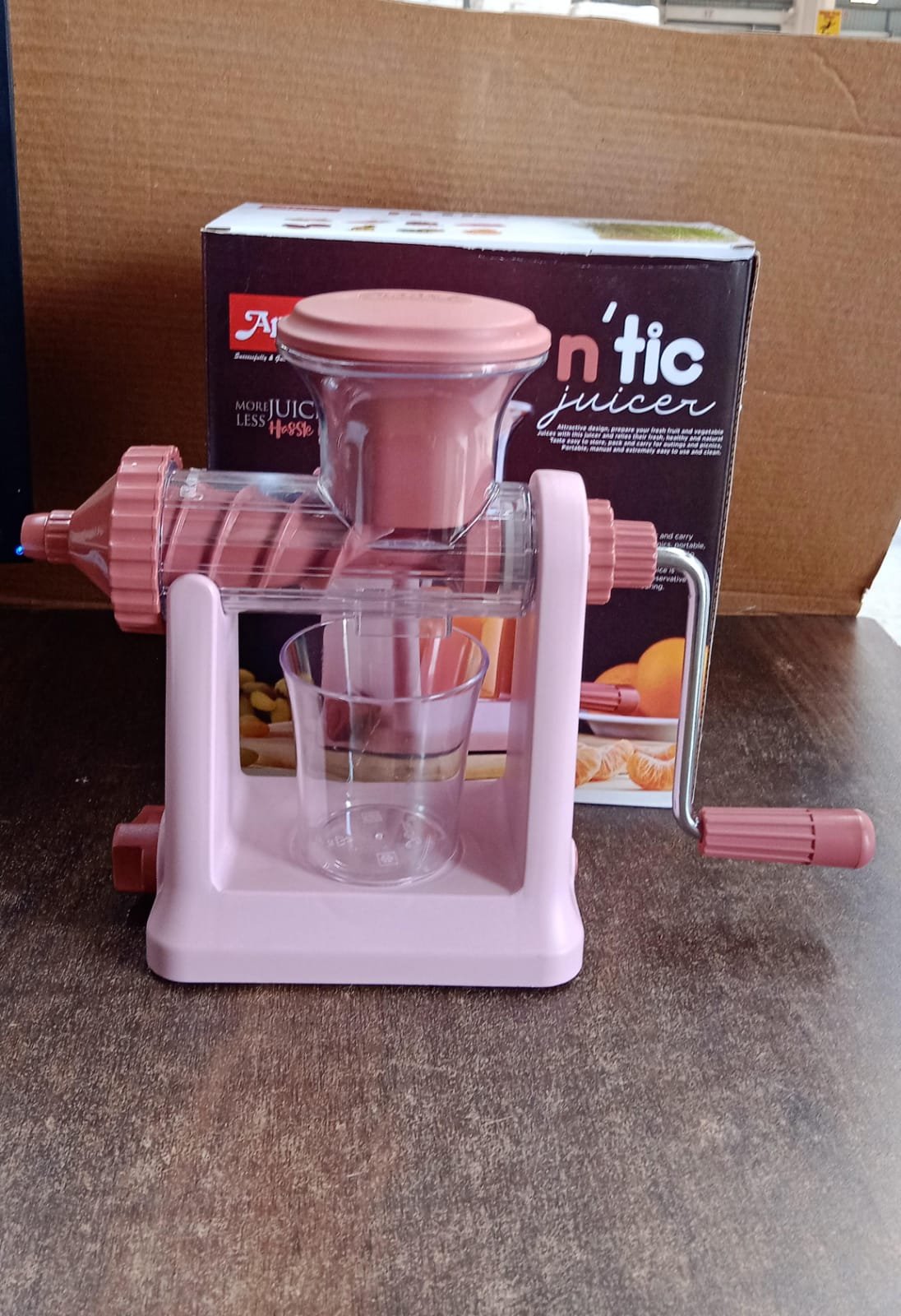 5c05e83d-ca09-4818-a351-df05e3472106 Manual Juicer with Vacuum Lock Base – Efficient Fruit & Vegetable Juicing