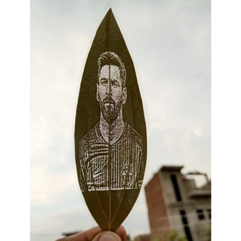 Custom Engraved Leaf Art – Football Player Portrait on Natural Leaf