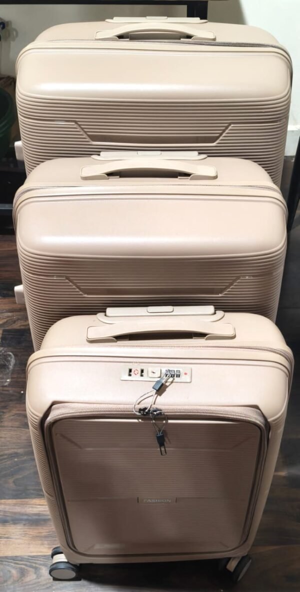 Hard-Shell Trolley Luggage Set – Durable 3-Piece Spinner Bags