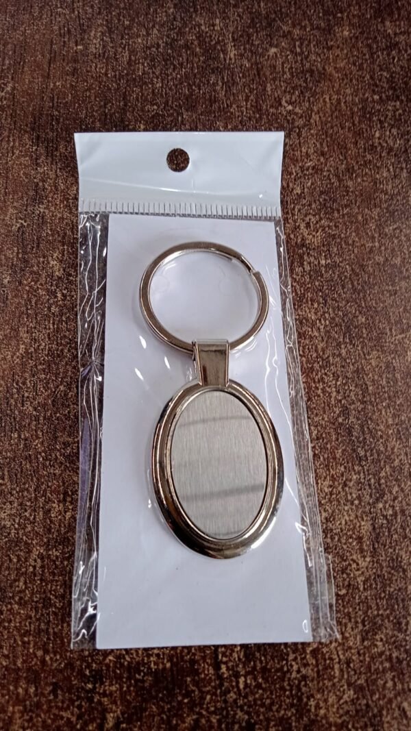 Oval Shape Metal Keychain – Durable Stylish Chrome Finish