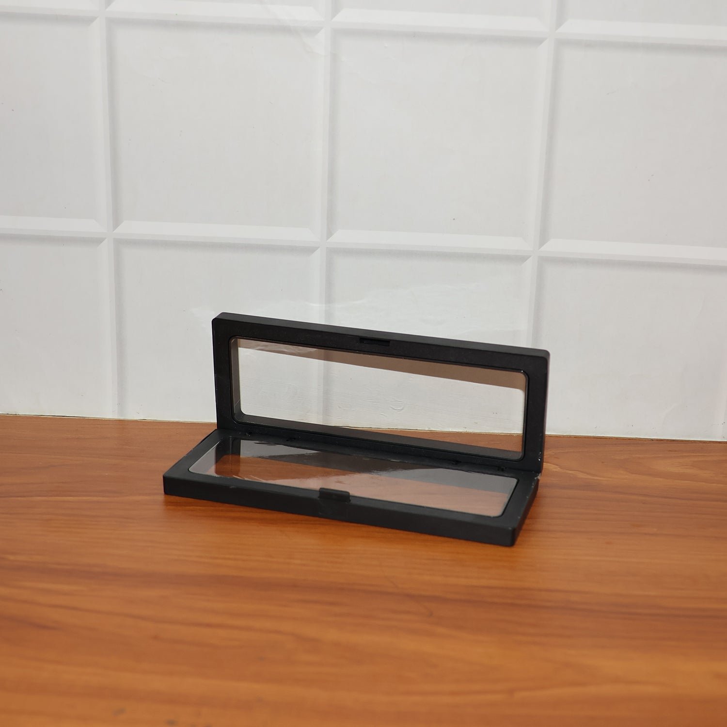 Jewellery Display Box – Transparent Floating Magnetic Frame 23x9 cm