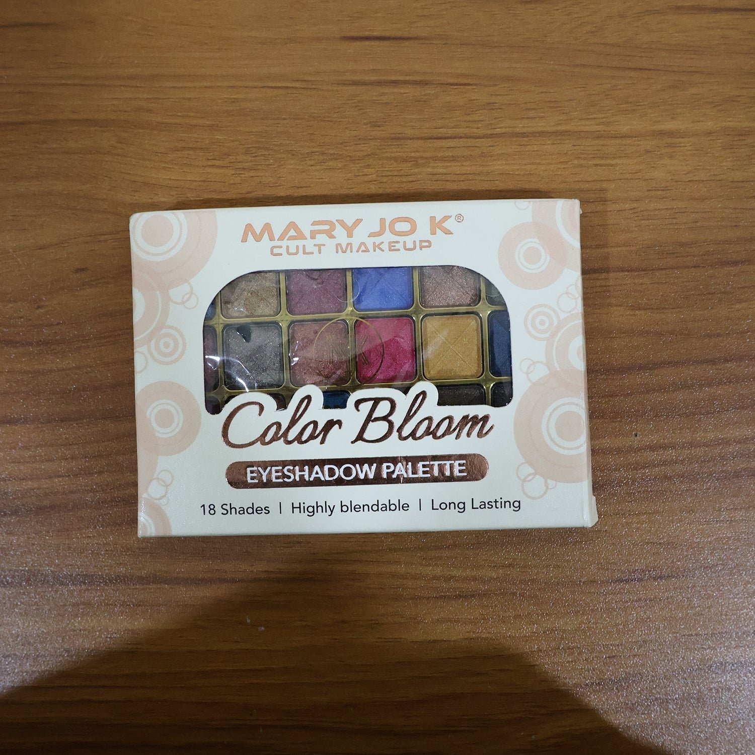 18-Color Shimmer Eyeshadow Palette – Vibrant, Long-Lasting Shades