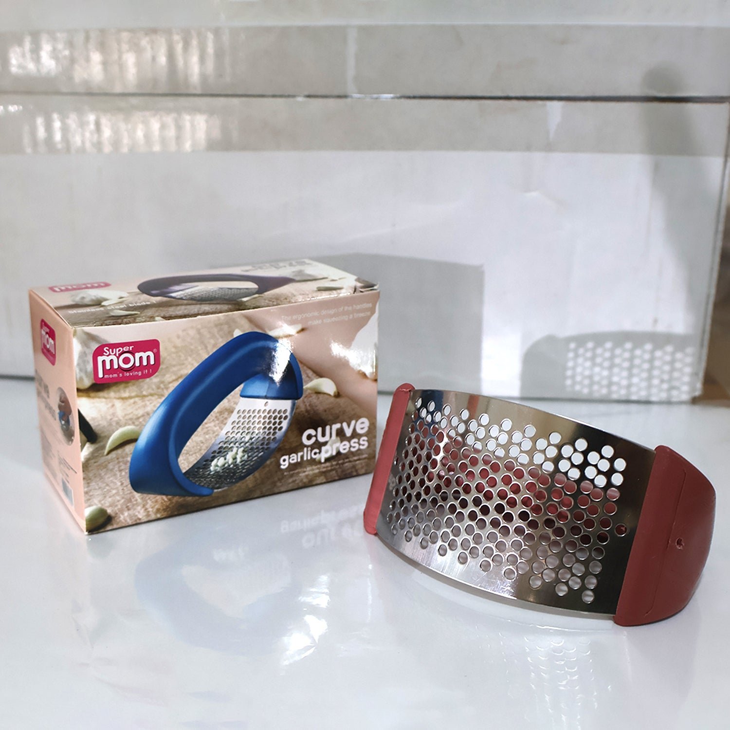 Garlic Press – Ergonomic Curve for Easy Crushing